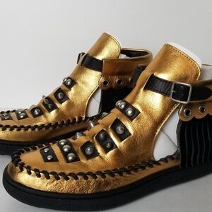 Coach Roccasin Studded Suede Cut Out Sneaker
Moccasin 9.5. Black/Gold